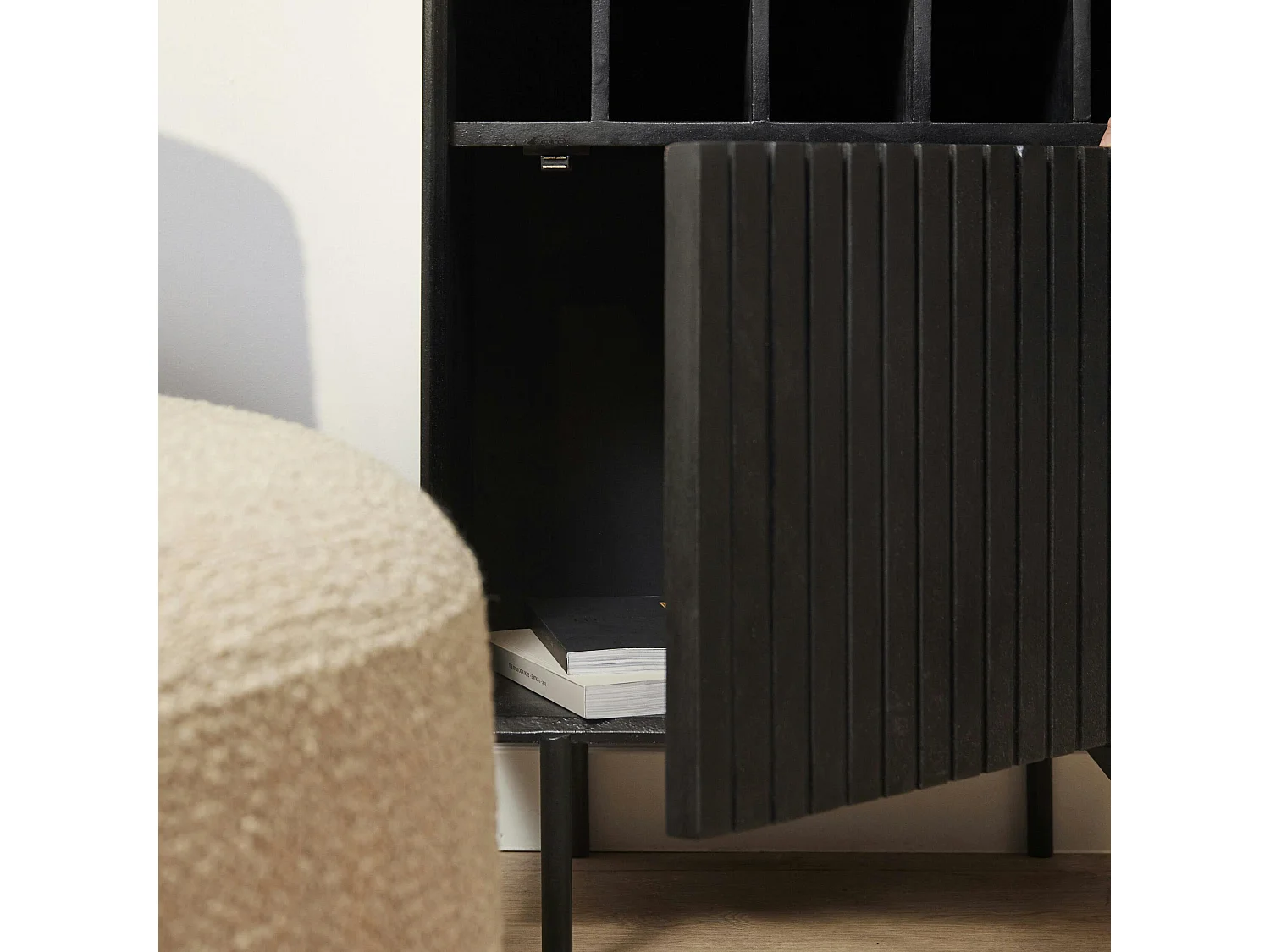 Minibar salon bois noir 1 porte 1 casier CORTINA