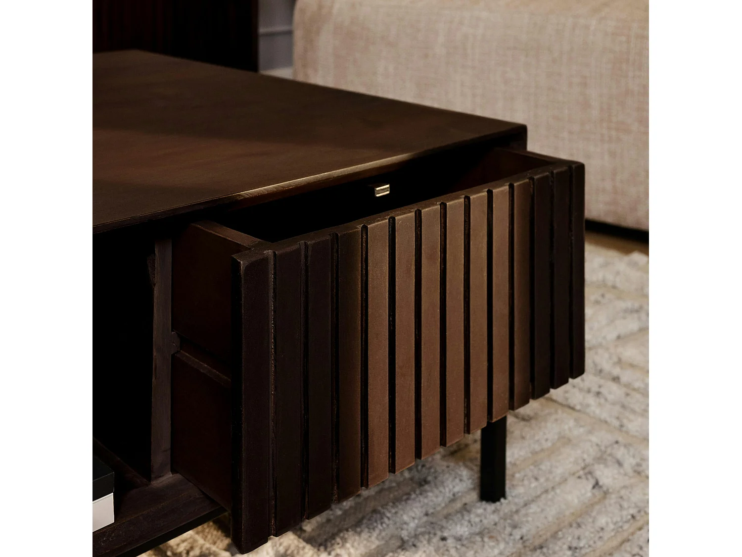 Table basse carrée vintage 2 tiroirs rainurés CORTINA