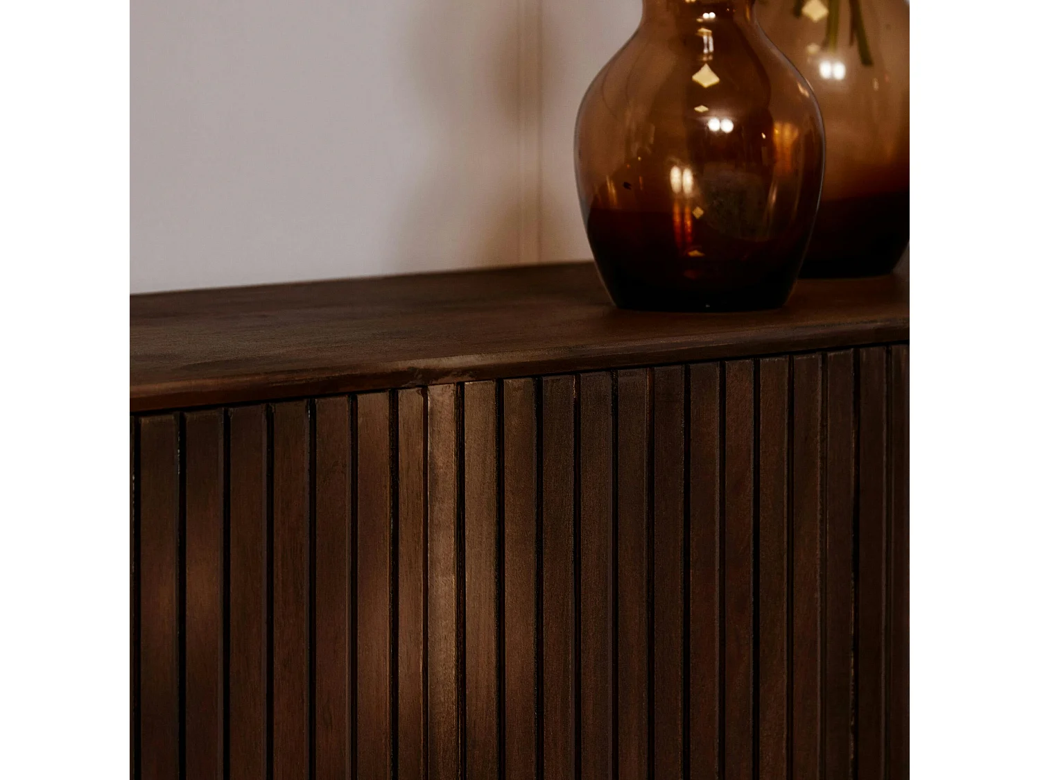 Meuble TV vintage bois brun 4 portes rainurées 165 cm CORTINA