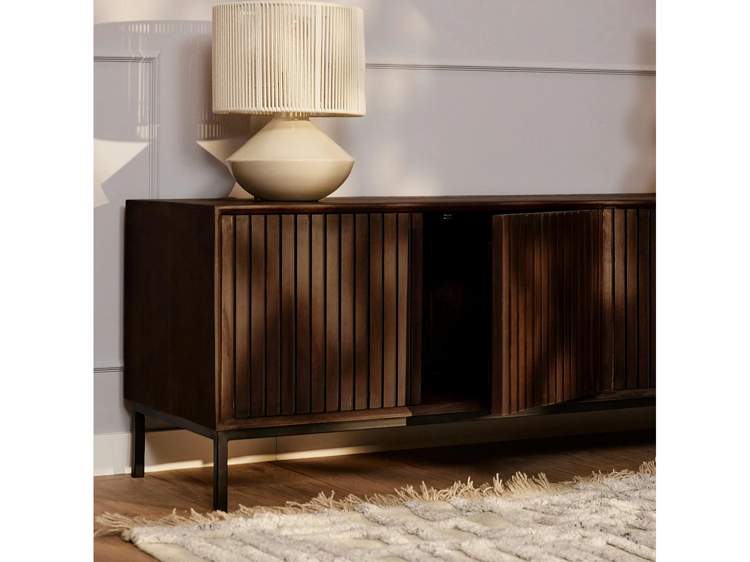 Meuble TV vintage bois brun 4 portes rainurées 165 cm CORTINA