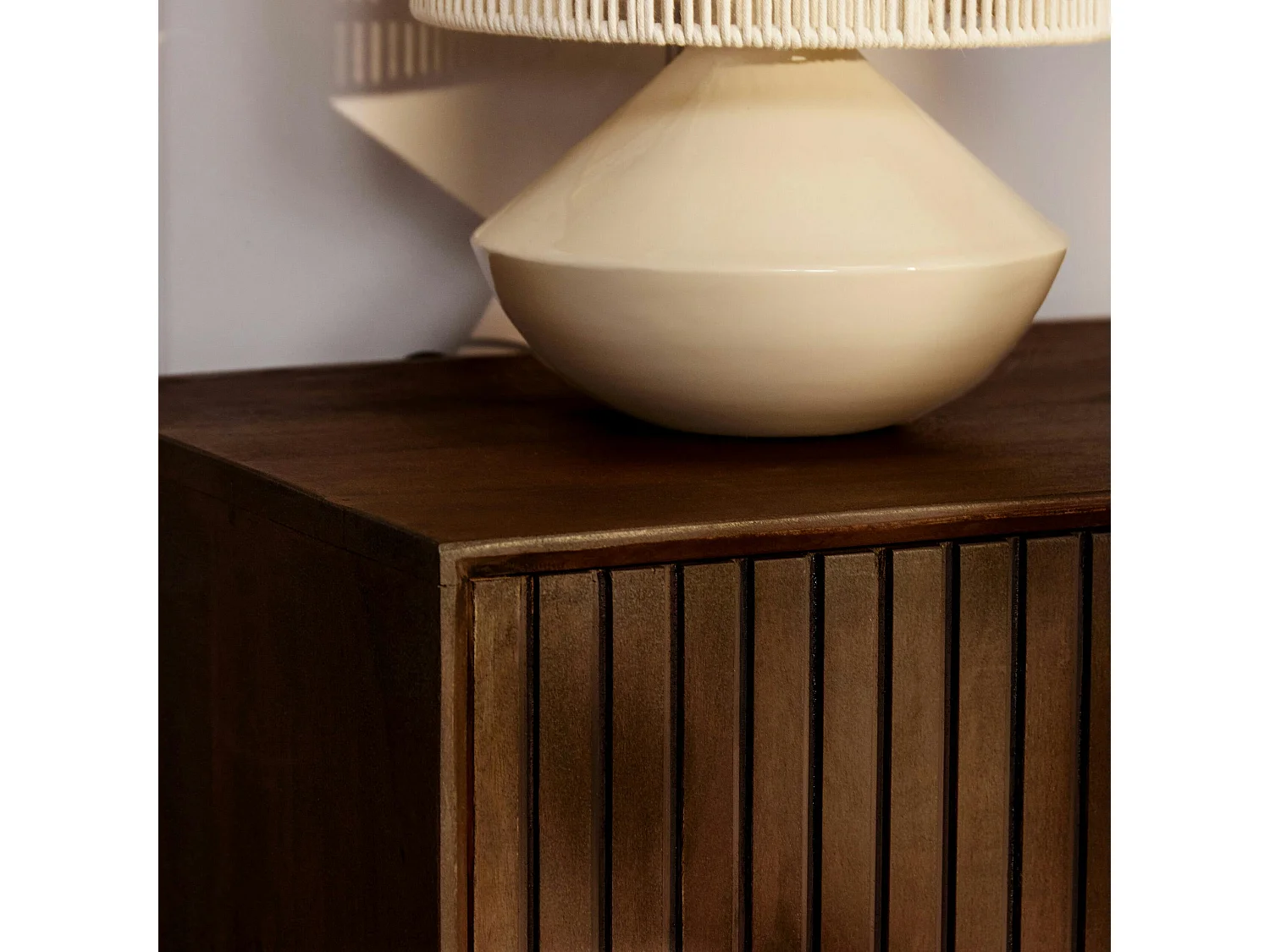 Meuble TV vintage bois brun 4 portes rainurées 165 cm CORTINA