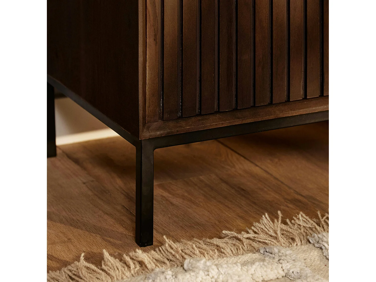 Meuble TV vintage bois brun 4 portes rainurées 210 cm CORTINA