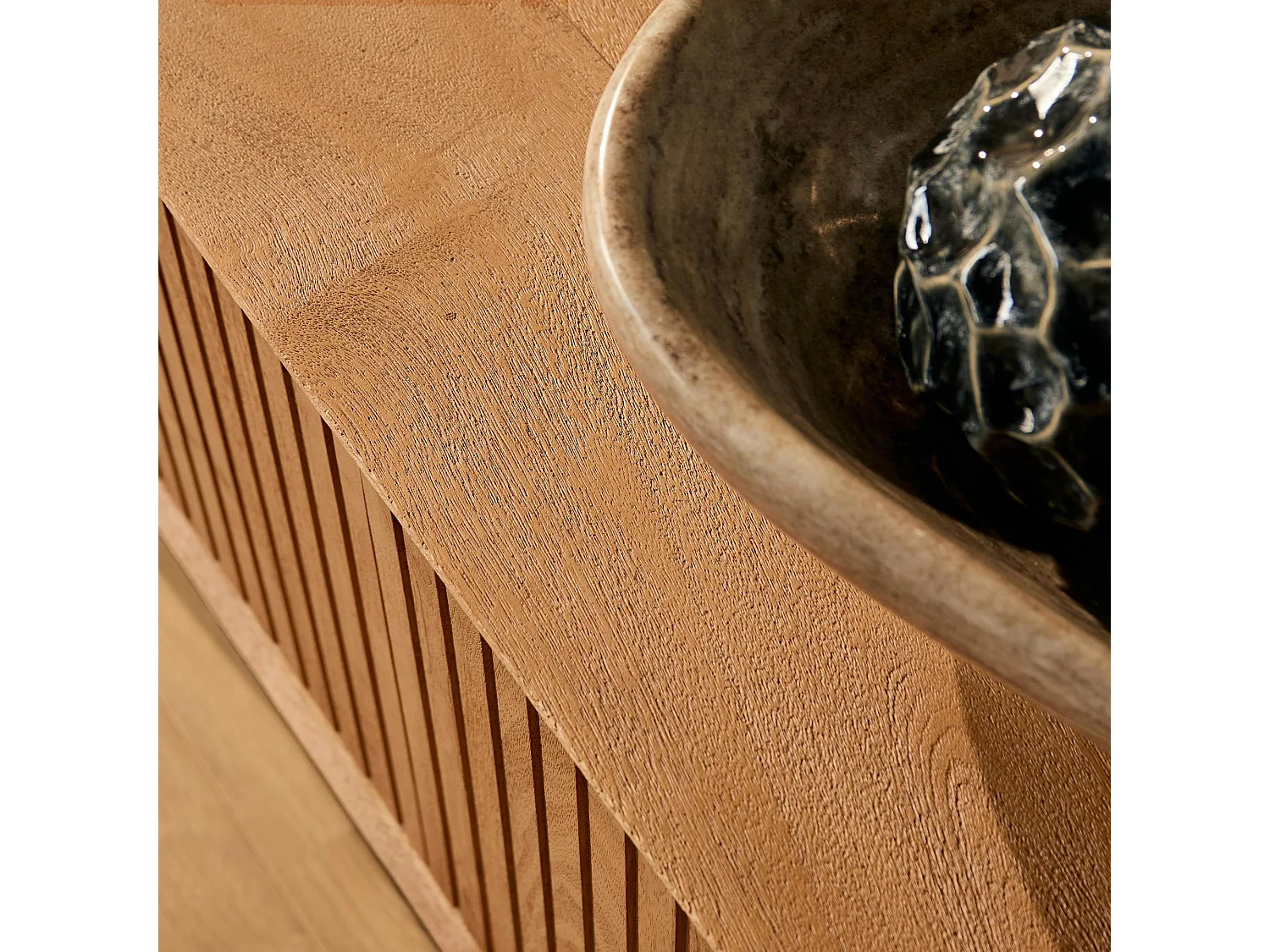 Meuble TV en bois 4 portes rainurées 210 cm CORTINA