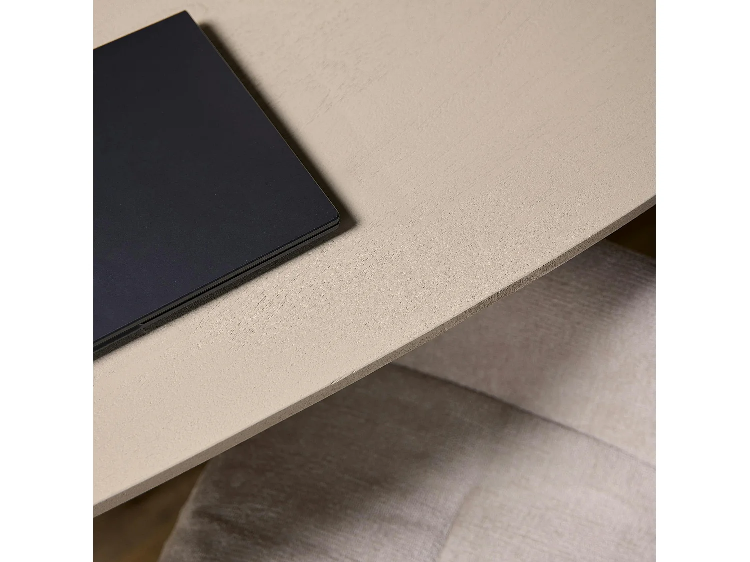 Table à manger bois sable bords arrondis 160 cm CORTINA