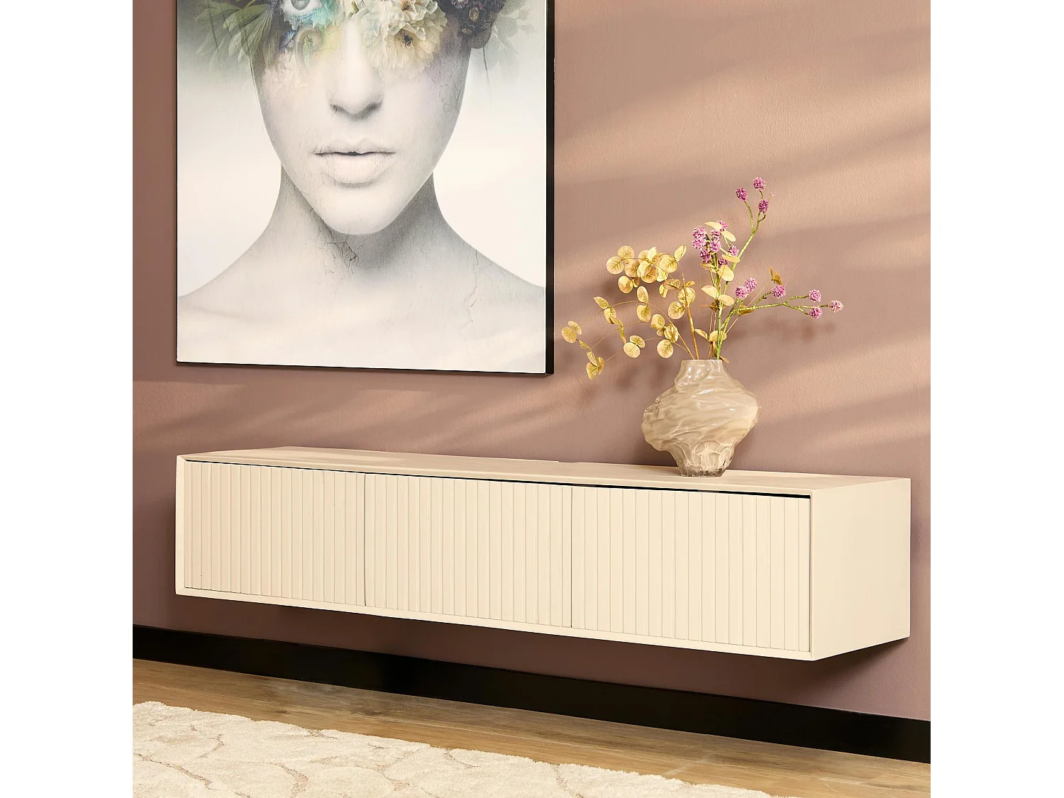 Meuble TV suspendu bois sable 3 portes rainurées CORTINA