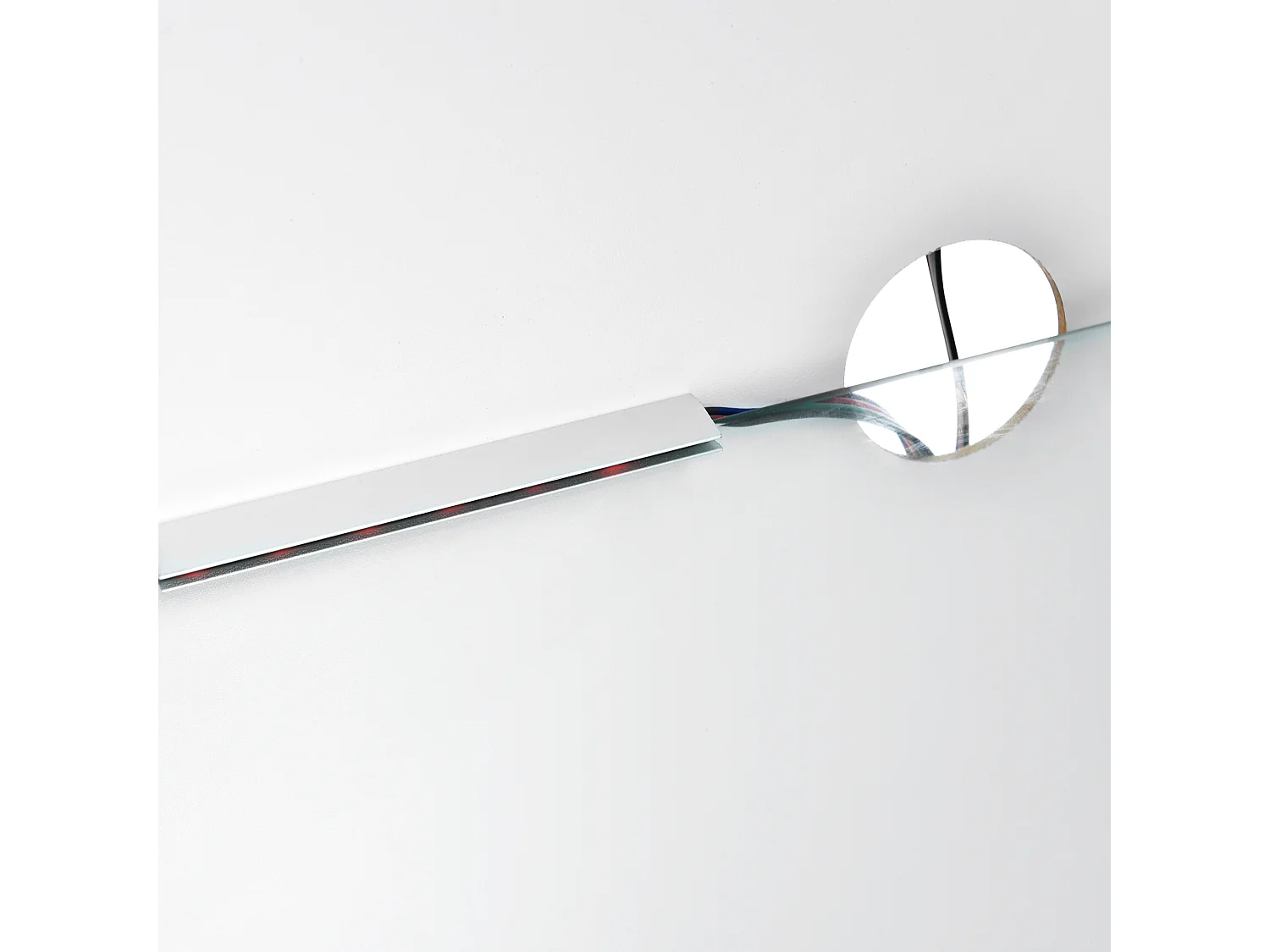 Vitrine 59.5x35x182 cm LED 2 portes 2 tiroirs et étagères en verre - meuble de rangement - bois - blanc