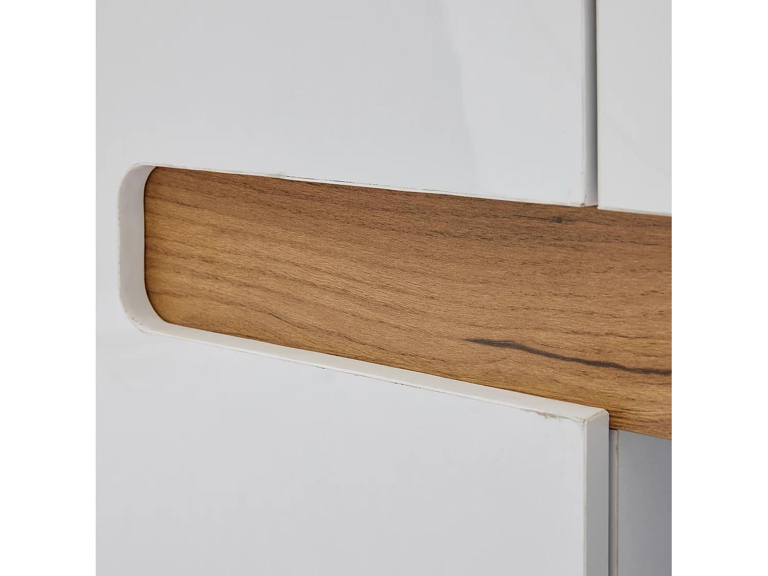 Buffet 140x40x70 cm LED avec 3 portes et étagères en verre - meuble de rangement en bois - blanc