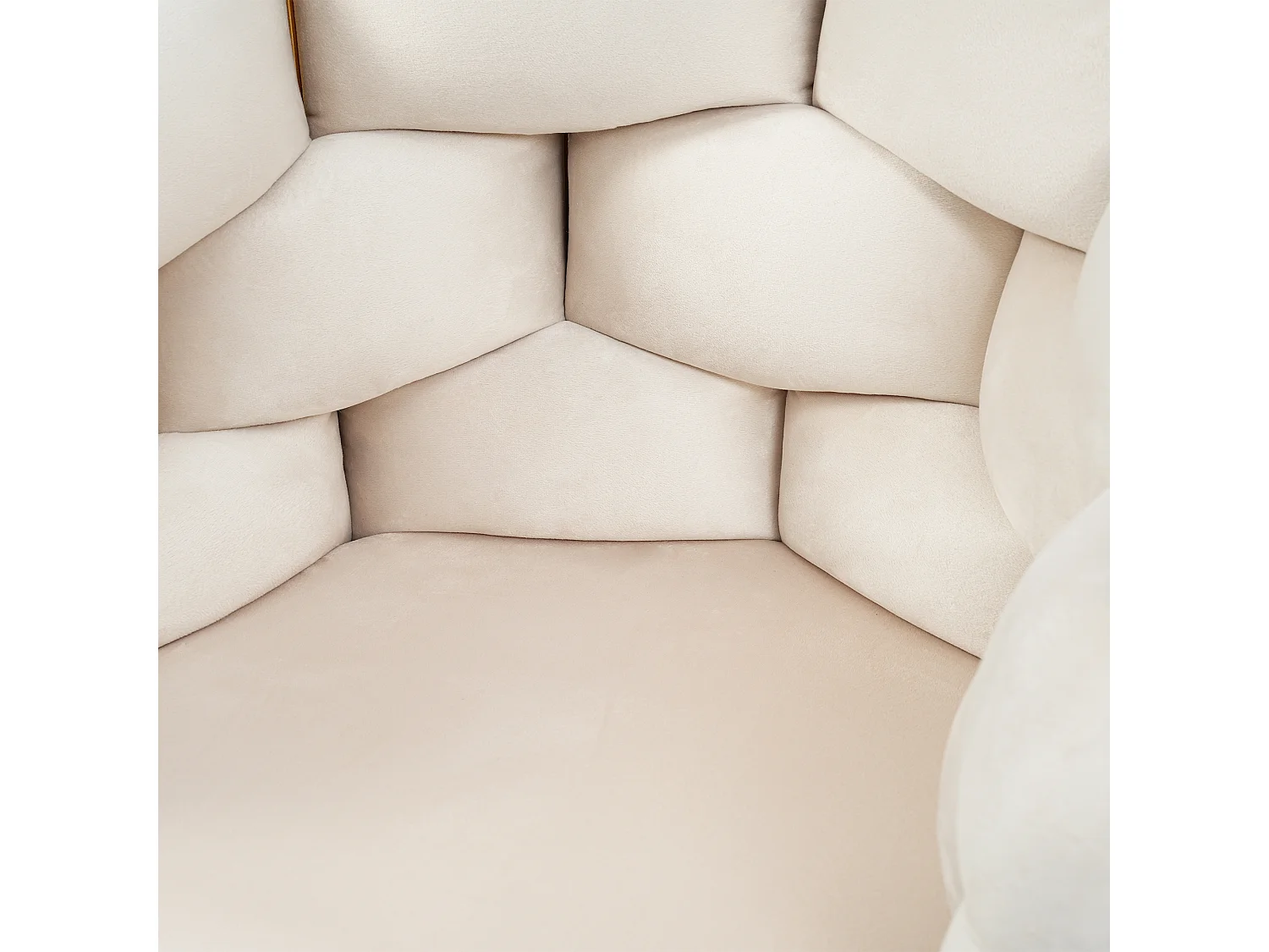 Chaise en velours avec dossier rembourré et accoudoirs - pieds en métal doré - beige