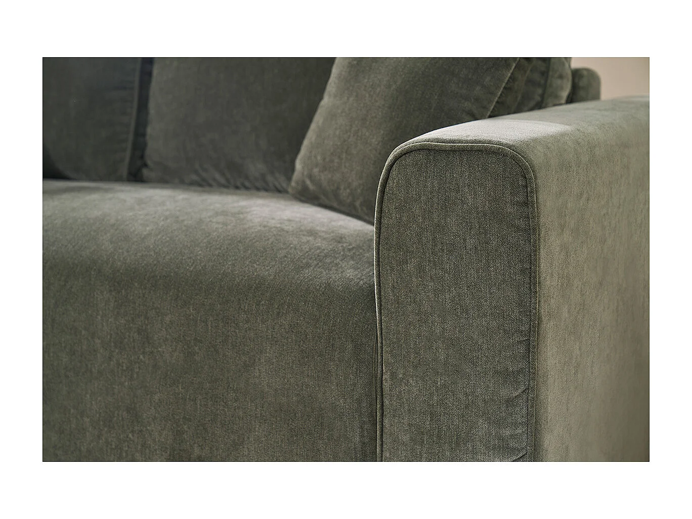 Divano design 3 posti in tessuto effetto velluto verde kaki PEPPER