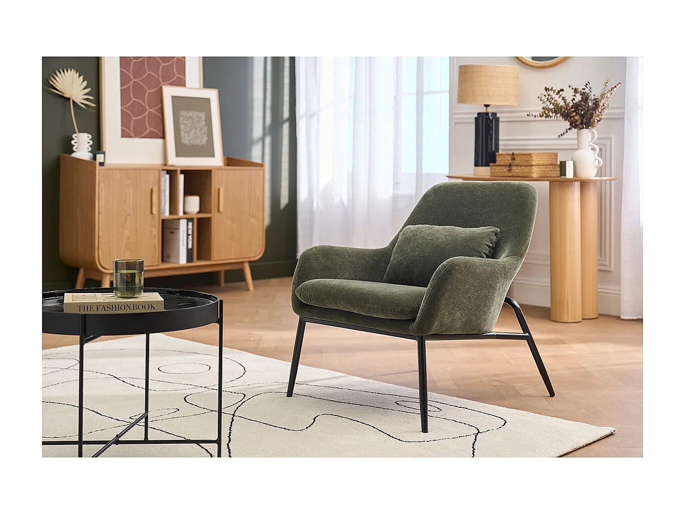 Designersessel aus Samt-Effekt khakigrünem Stoff und schwarzem Metall MAXINE