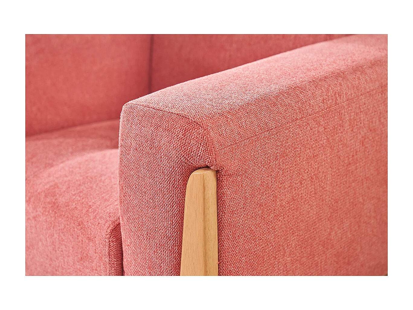 Fauteuil scandinave en tissu terracotta et bois clair FJORD