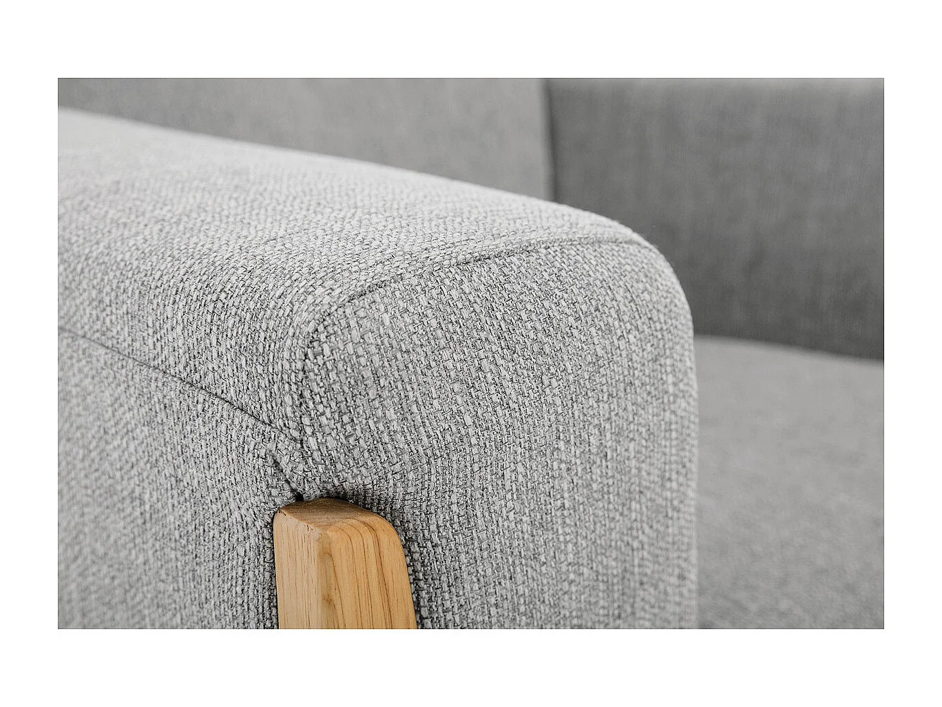 Fauteuil scandinave en tissu gris et bois clair FJORD