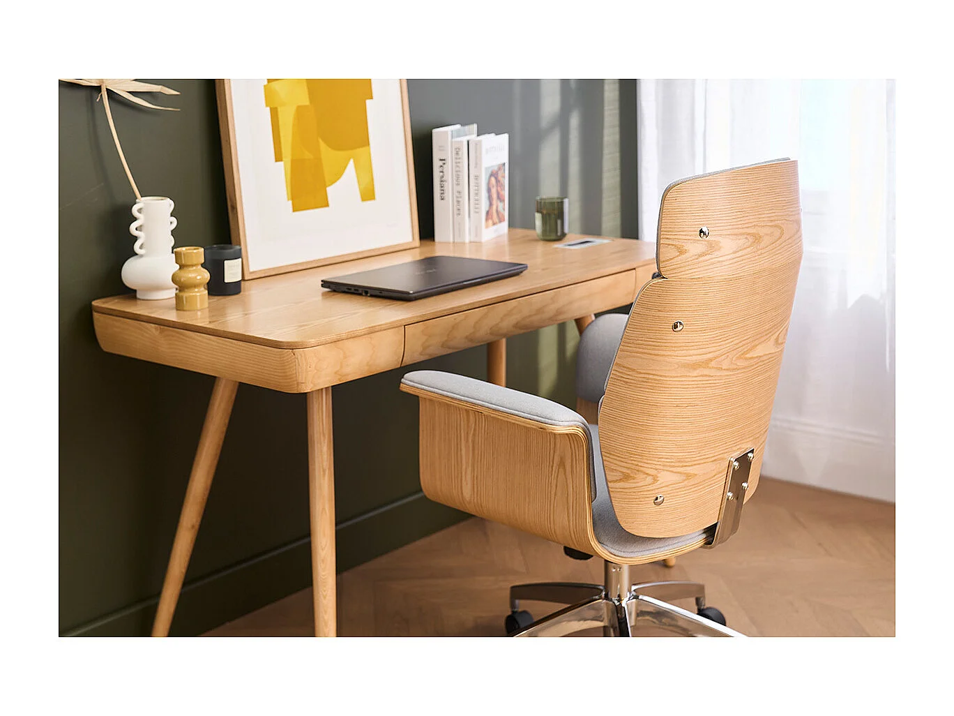 Fauteuil de bureau à roulettes design en tissu gris clair, bois clair et acier chromé ELON