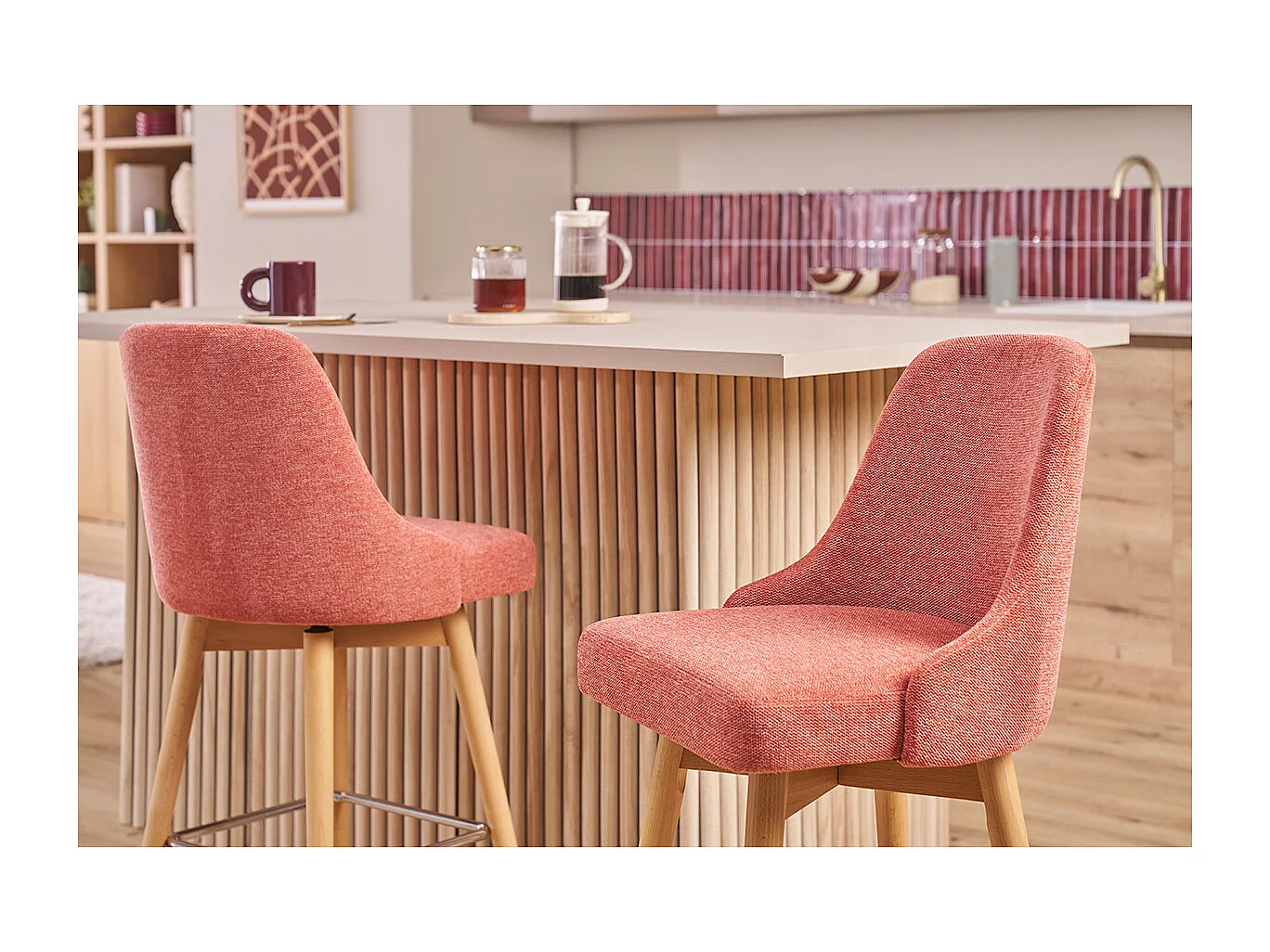 Drehbare skandinavische Barhocker 360° aus strukturiertem Samtstoff in Terrakotta und massiver Buche H65 cm (Set mit 2) HASTA