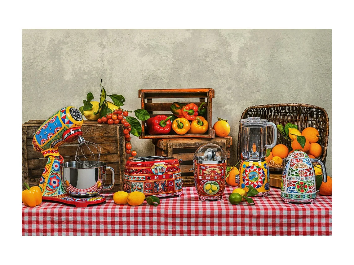 Smeg Robot sur socle 4.8l 800w multicouleur - SMF03DGEU