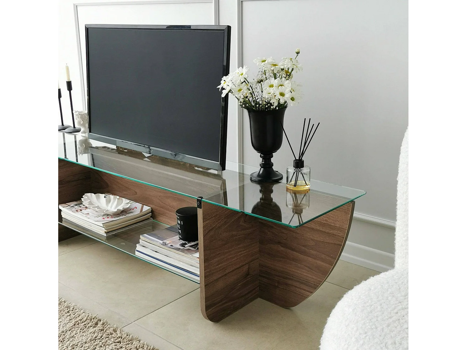 Meuble TV Heka, Buffet de salon, Armoire basse pour TV, Base murale de rangement, 158x35h40 cm, Noyer
