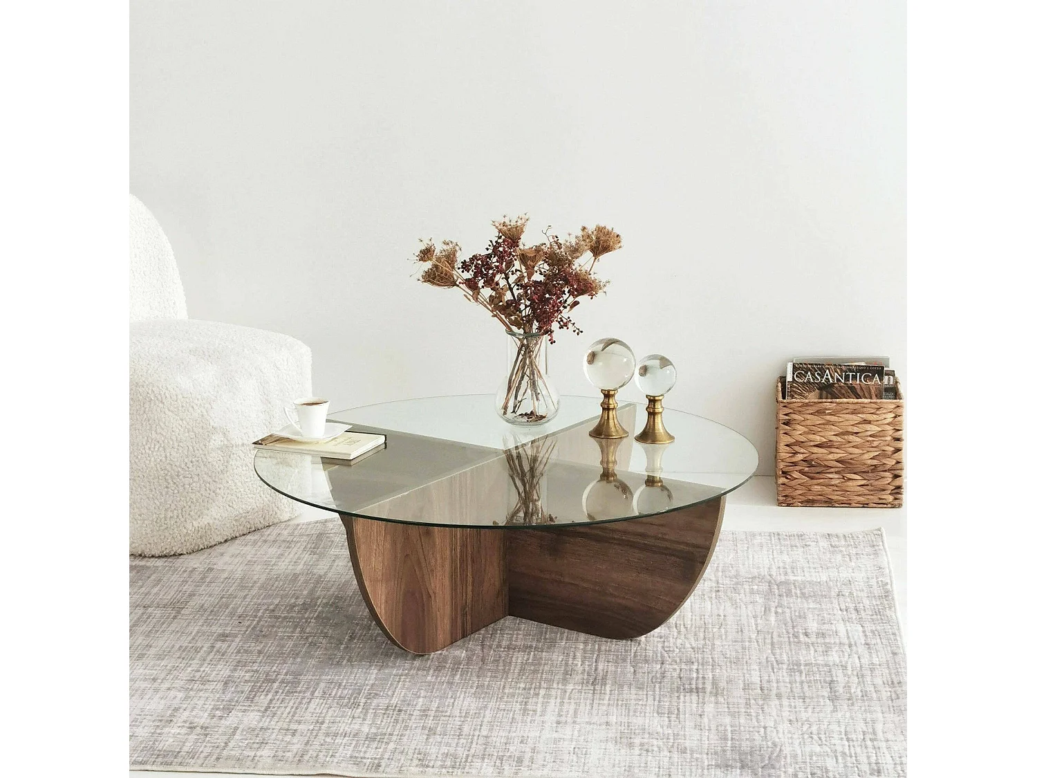 Table basse Jolanda, porte-revues, 90x90x30h cm brun noyer, forme ronde, nuance de couleur structure noyer