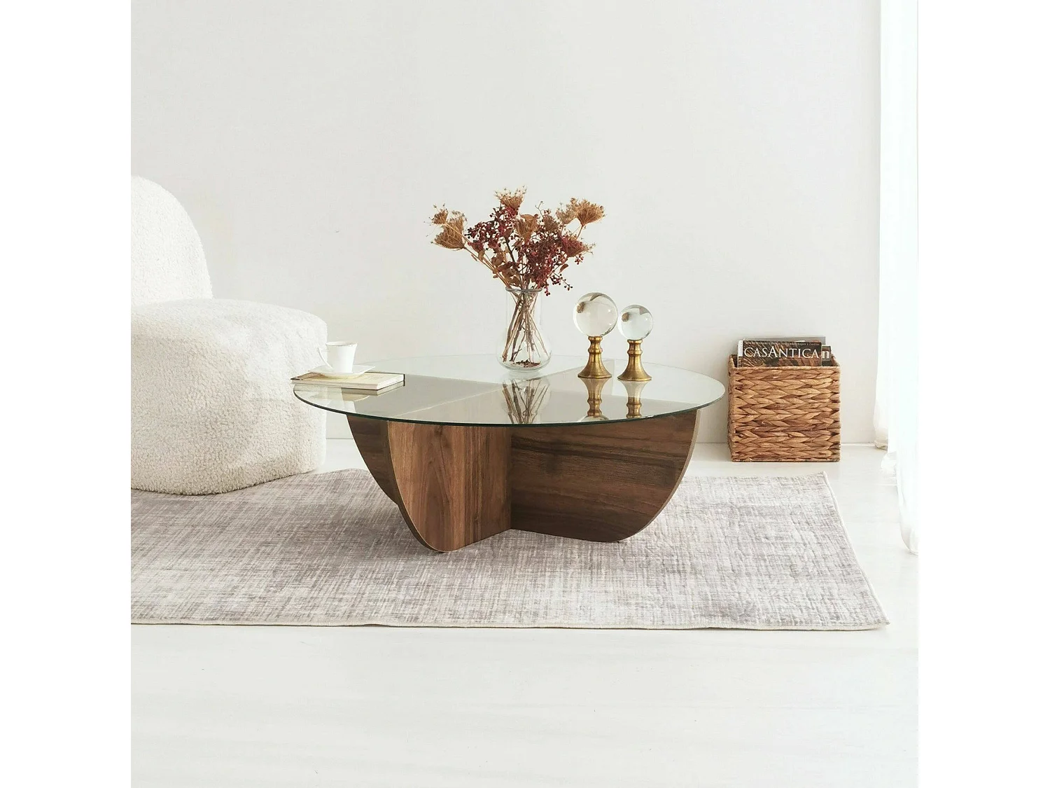 Table basse Jolanda, porte-revues, 90x90x30h cm brun noyer, forme ronde, nuance de couleur structure noyer