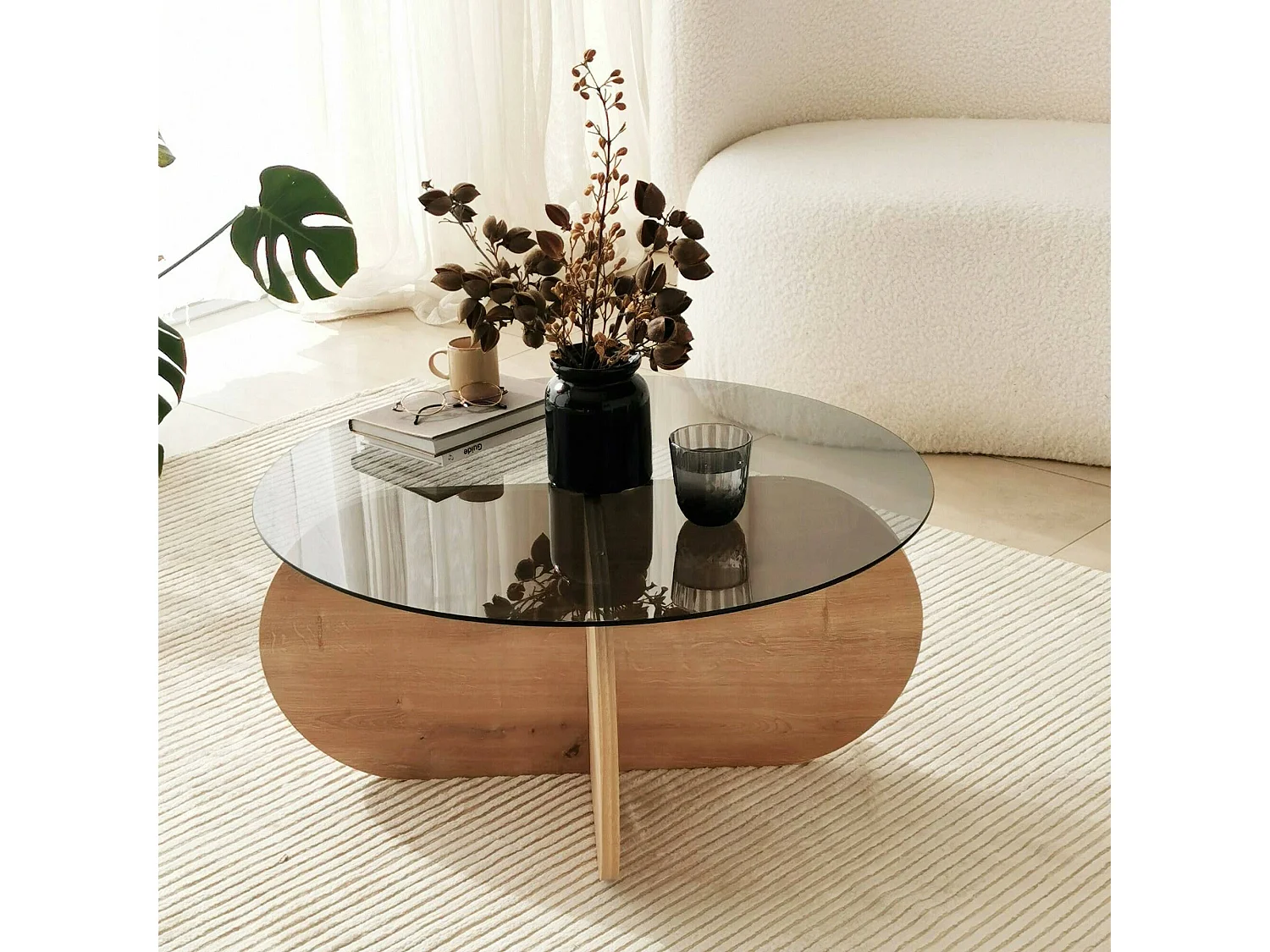 Mesa de centro Nila, efeito fumê, 75x75x35h cm, carvalho marrom, forma redonda, material da estrutura em vidro