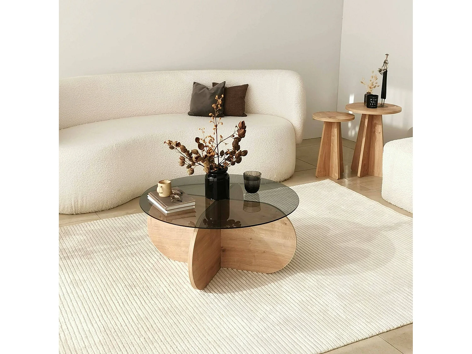 Mesa de centro Nila, efeito fumê, 75x75x35h cm, carvalho marrom, forma redonda, material da estrutura em vidro