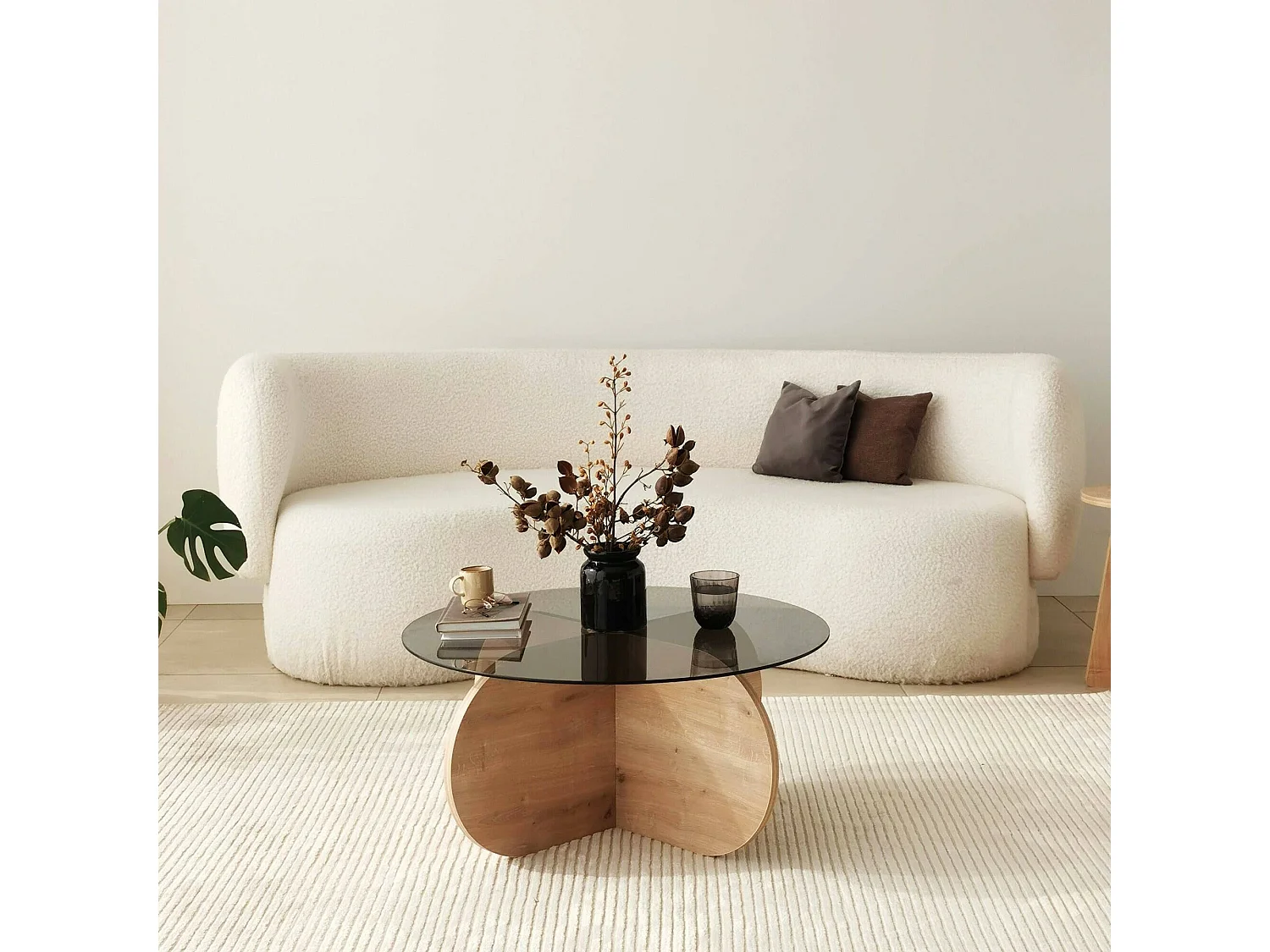 Mesa de centro Nila, efeito fumê, 75x75x35h cm, carvalho marrom, forma redonda, material da estrutura em vidro