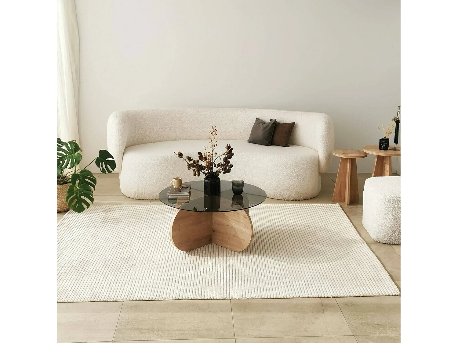 Mesa de centro Nila, efeito fumê, 75x75x35h cm, carvalho marrom, forma redonda, material da estrutura em vidro