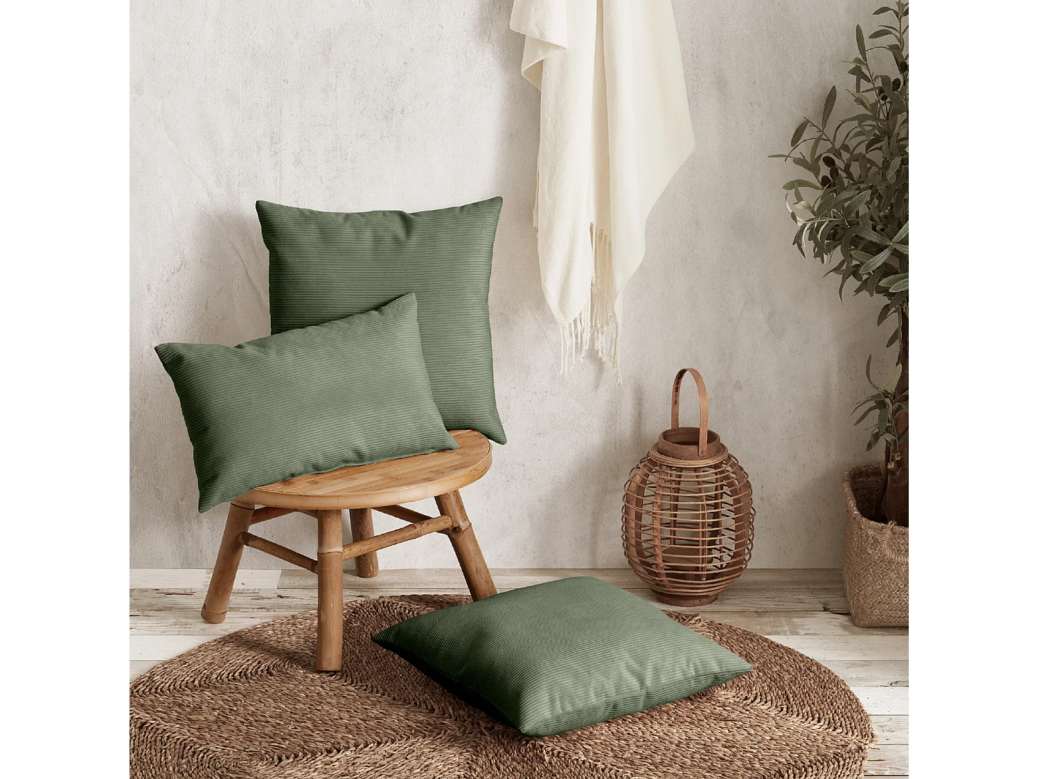 Coussin carré 45x45cm velours côtelé vert Dune