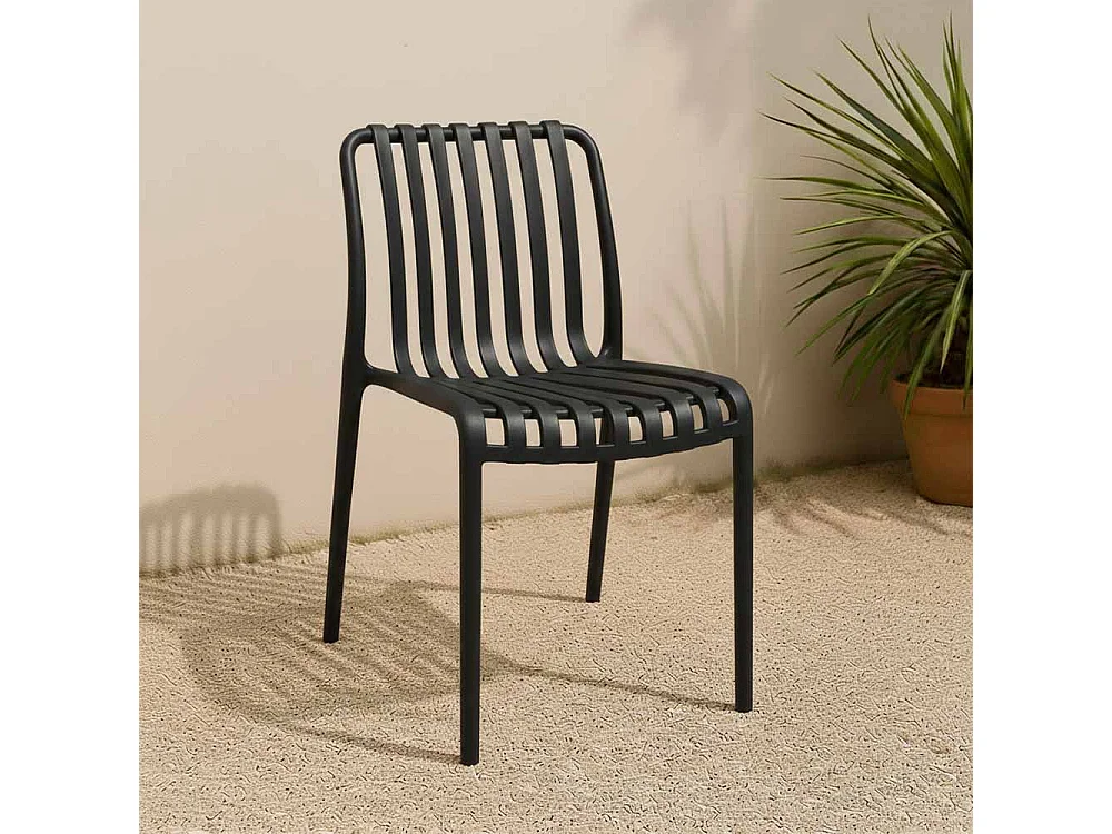 Iside buitenstoel van duurzaam kunststof, premium comfort in zwart