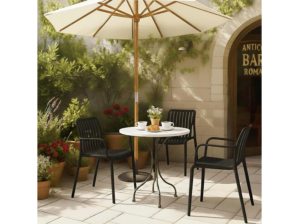 Binnenstoel voor buiten, uitgevoerd in petrolgroen kunststof met premium comfort en armleuningen.