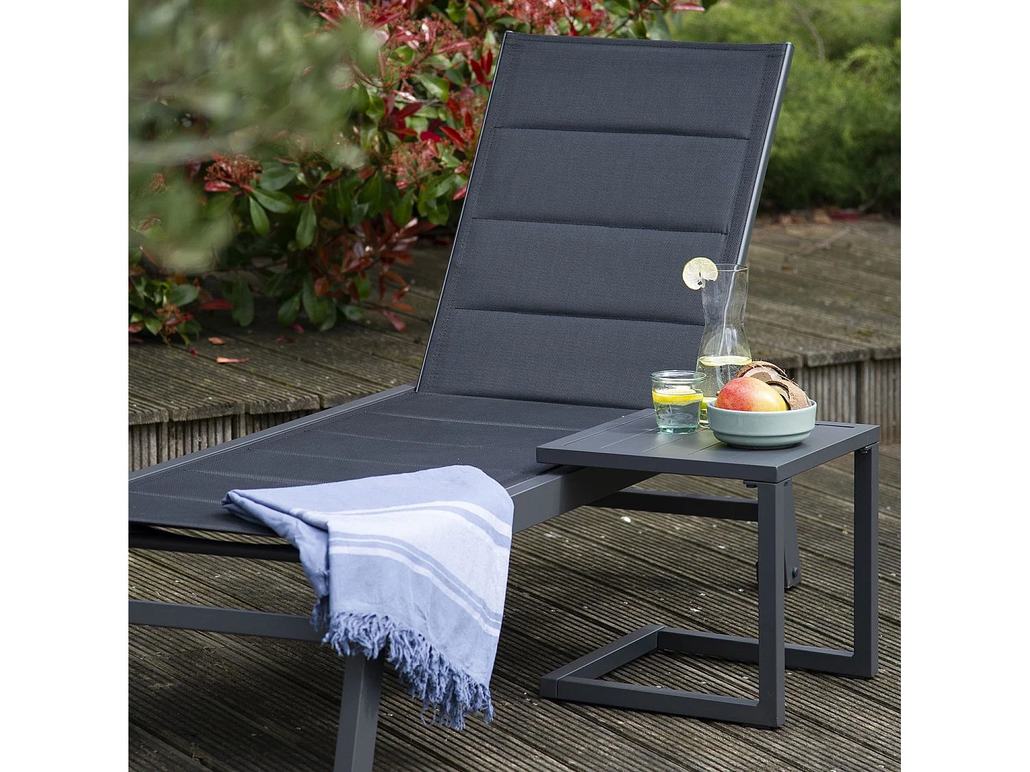 Set bain de soleil et table d'appoint BARBADOS en textilène noir - aluminium gris anthracite