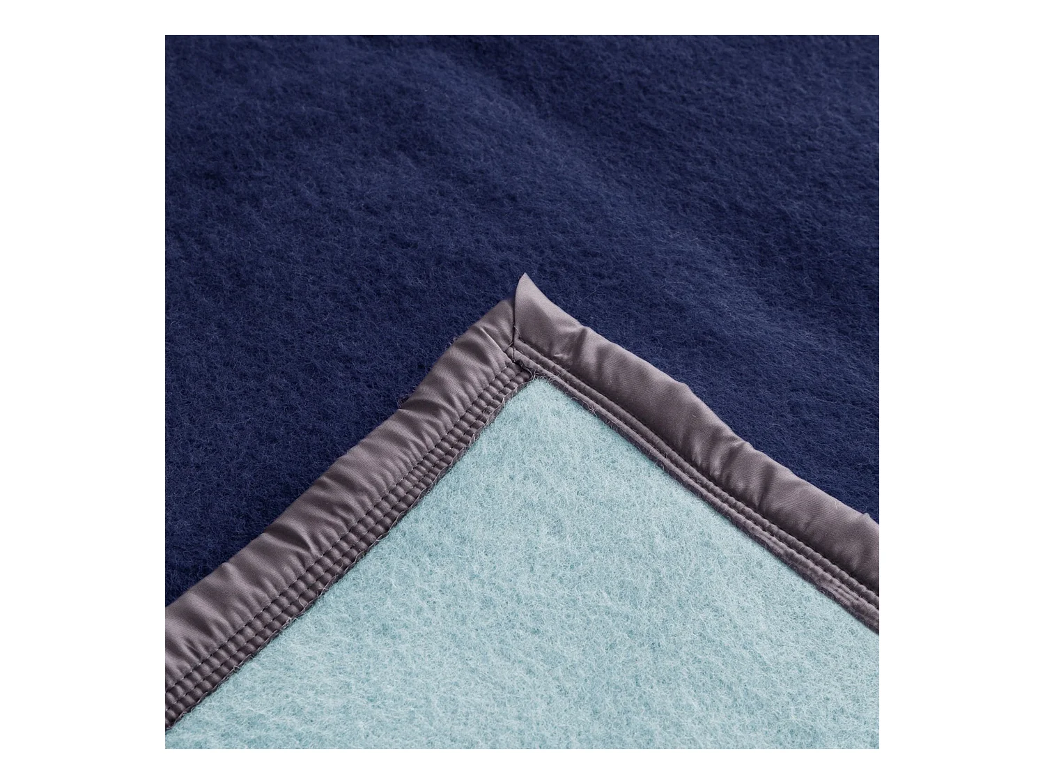 Couverture pure laine vierge Woolmark 500g/m² VOLTA 240x260 cm Bleu Marine/Myosotis
