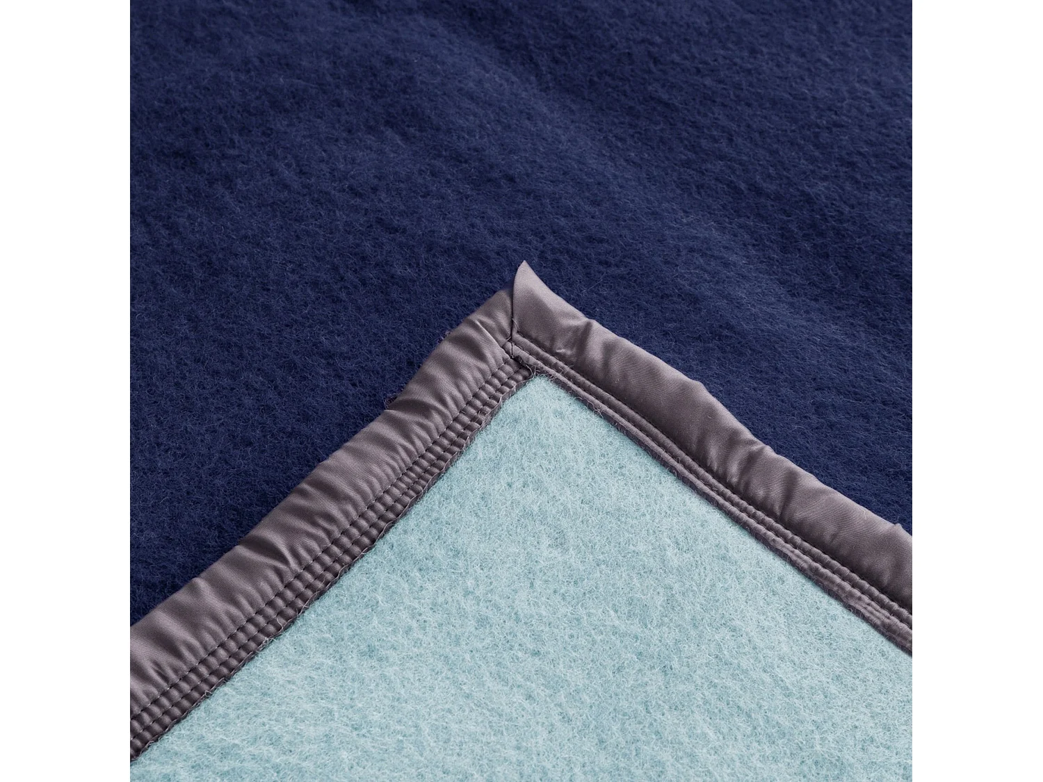 Couverture pure laine vierge Woolmark 500g/m² VOLTA 240x260 cm Bleu Marine/Myosotis