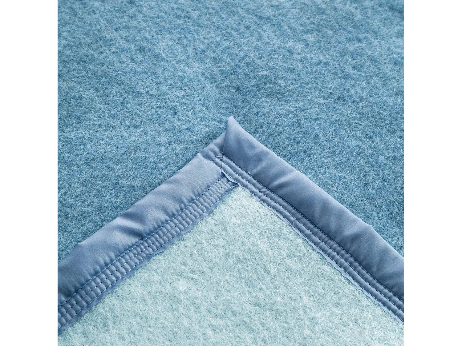 Couverture pure laine vierge Woolmark 500g/m² VOLTA 180x240 cm Bleu Azur