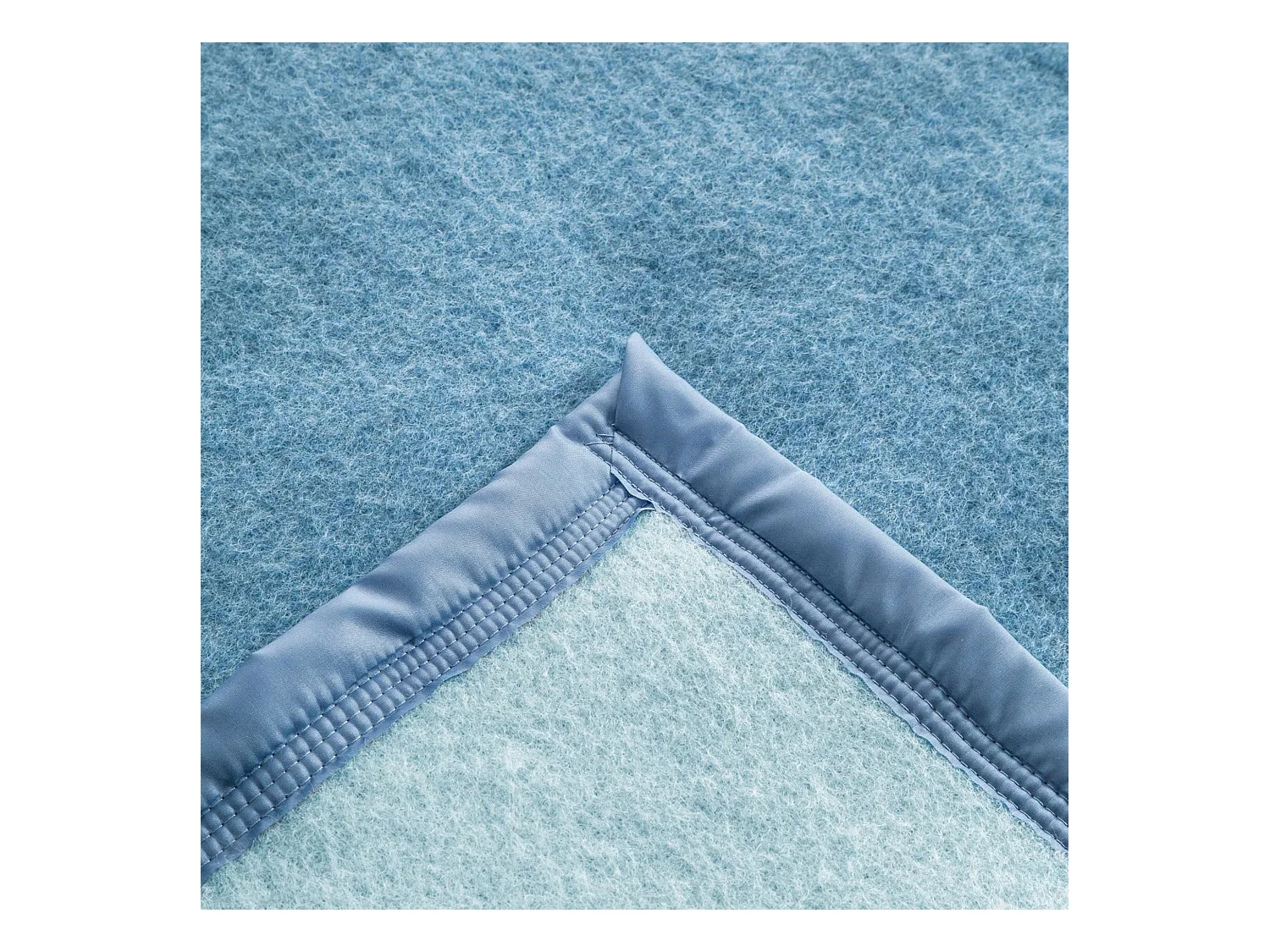 Couverture pure laine vierge Woolmark 500g/m² VOLTA 240x260 cm Bleu Azur