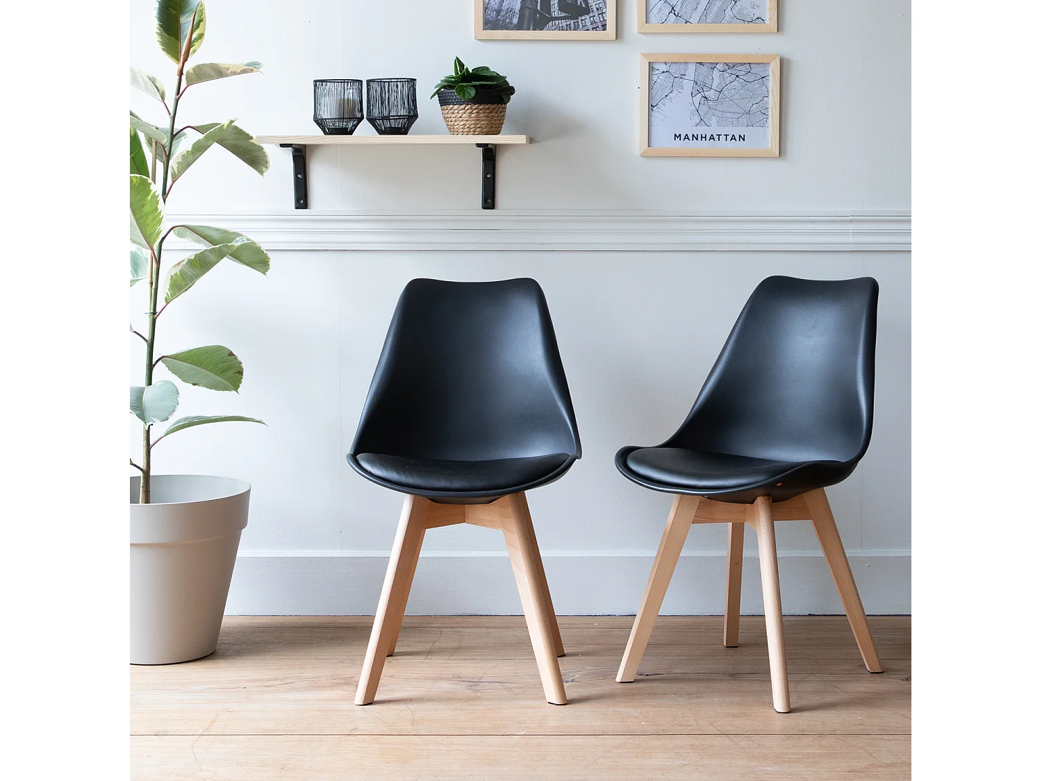Set van 2 zwarte NORA Scandinavische stoelen met kussen