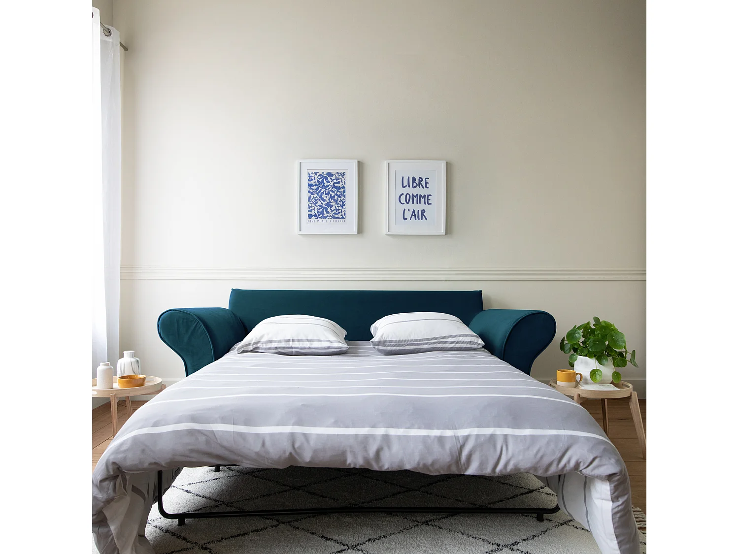 Canapé 3 places convertible en velours bleu navy OSCAR