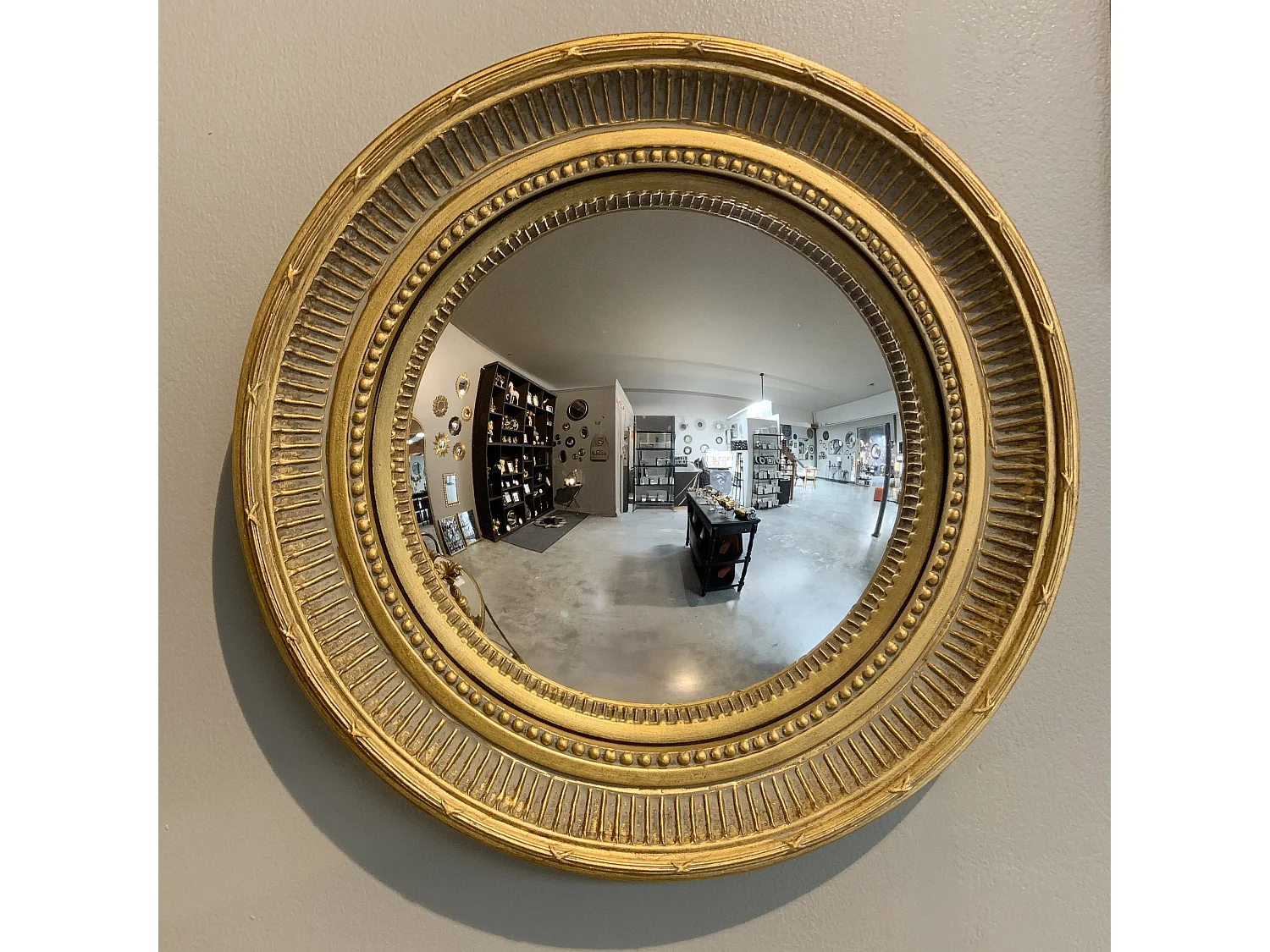 Miroir convexe doré 28cm int et 38cm ext