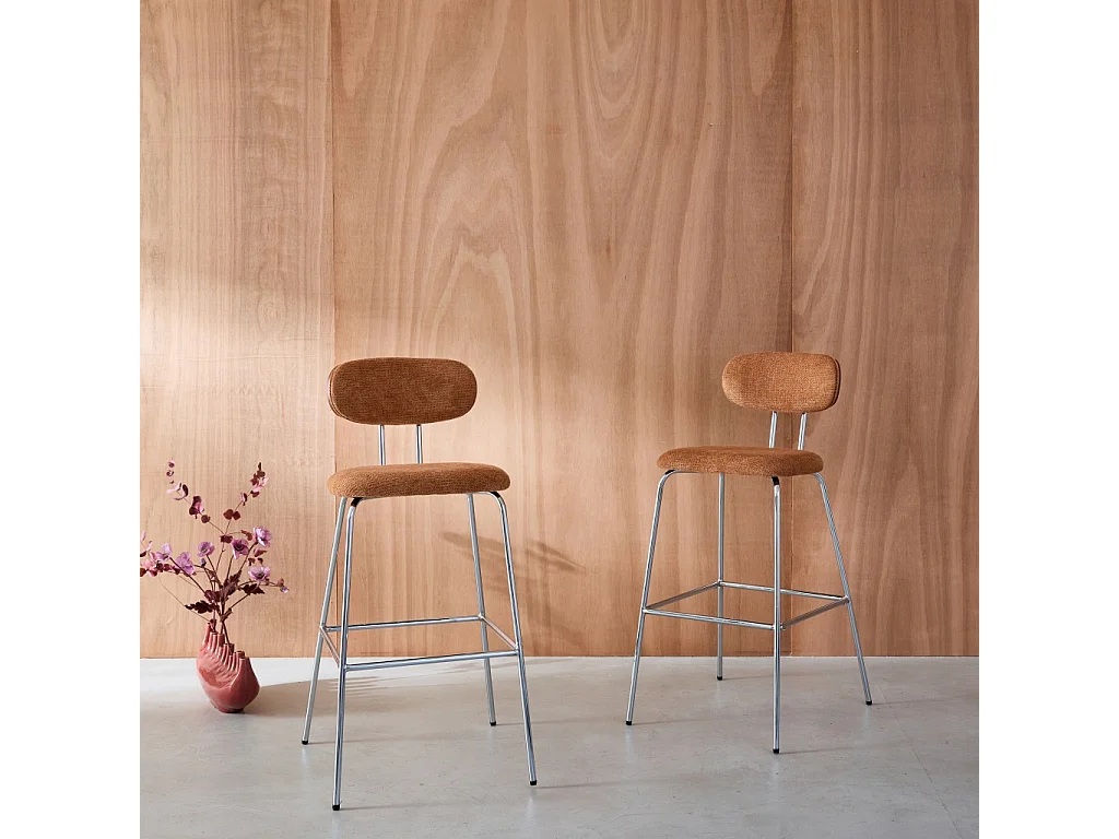 Taburete de bar con tejido repelente al agua y patas metal cromado,