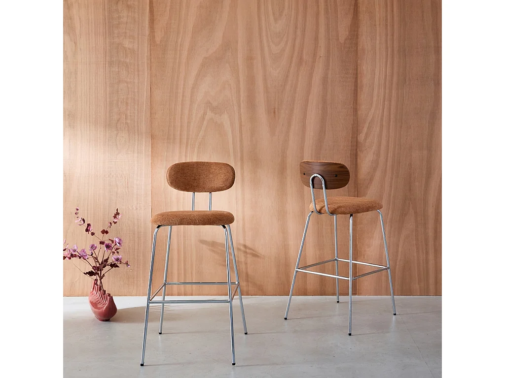 Taburete de bar con tejido repelente al agua y patas metal cromado,