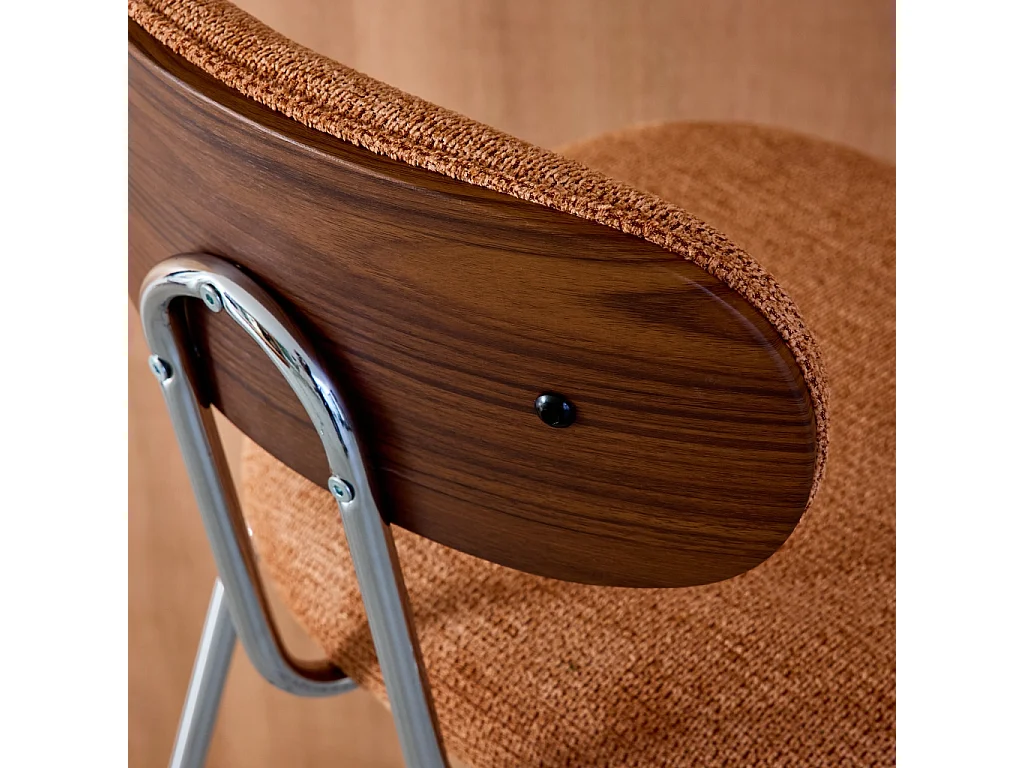 Taburete de bar con tejido repelente al agua y patas metal cromado,