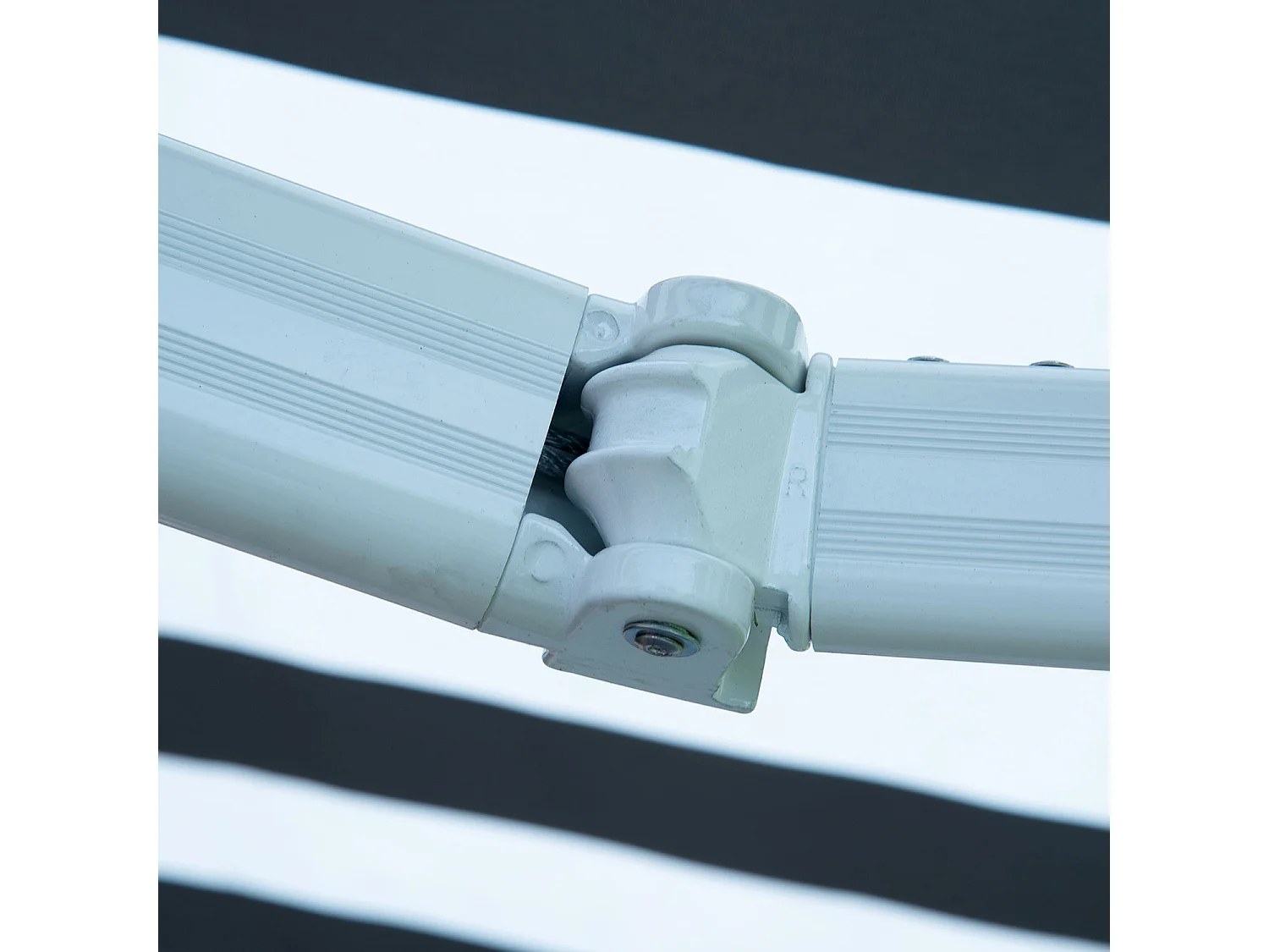 SAULE luifel 2,5 × 2m - Wit/grijs gestreept doek en witte structuur