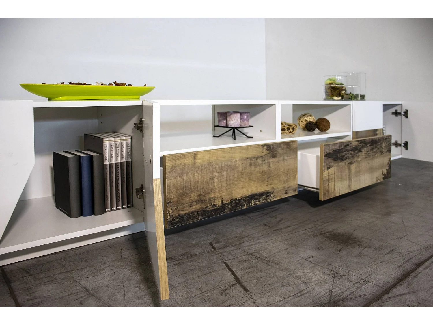 TV-Schrank Gregorio, niedriges Wohnzimmer-Sideboard mit 4 Türen, Fernsehständer-Basis, 100 % Made in Italy, 260 x 43 x 46 cm, glänzendes WeiÃŸ und Ahorn,