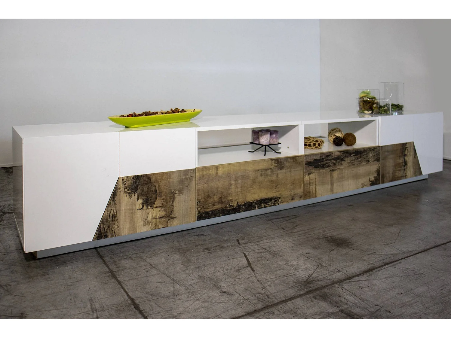 TV-Schrank Gregorio, niedriges Wohnzimmer-Sideboard mit 4 Türen, Fernsehständer-Basis, 100 % Made in Italy, 260 x 43 x 46 cm, glänzendes WeiÃŸ und Ahorn,