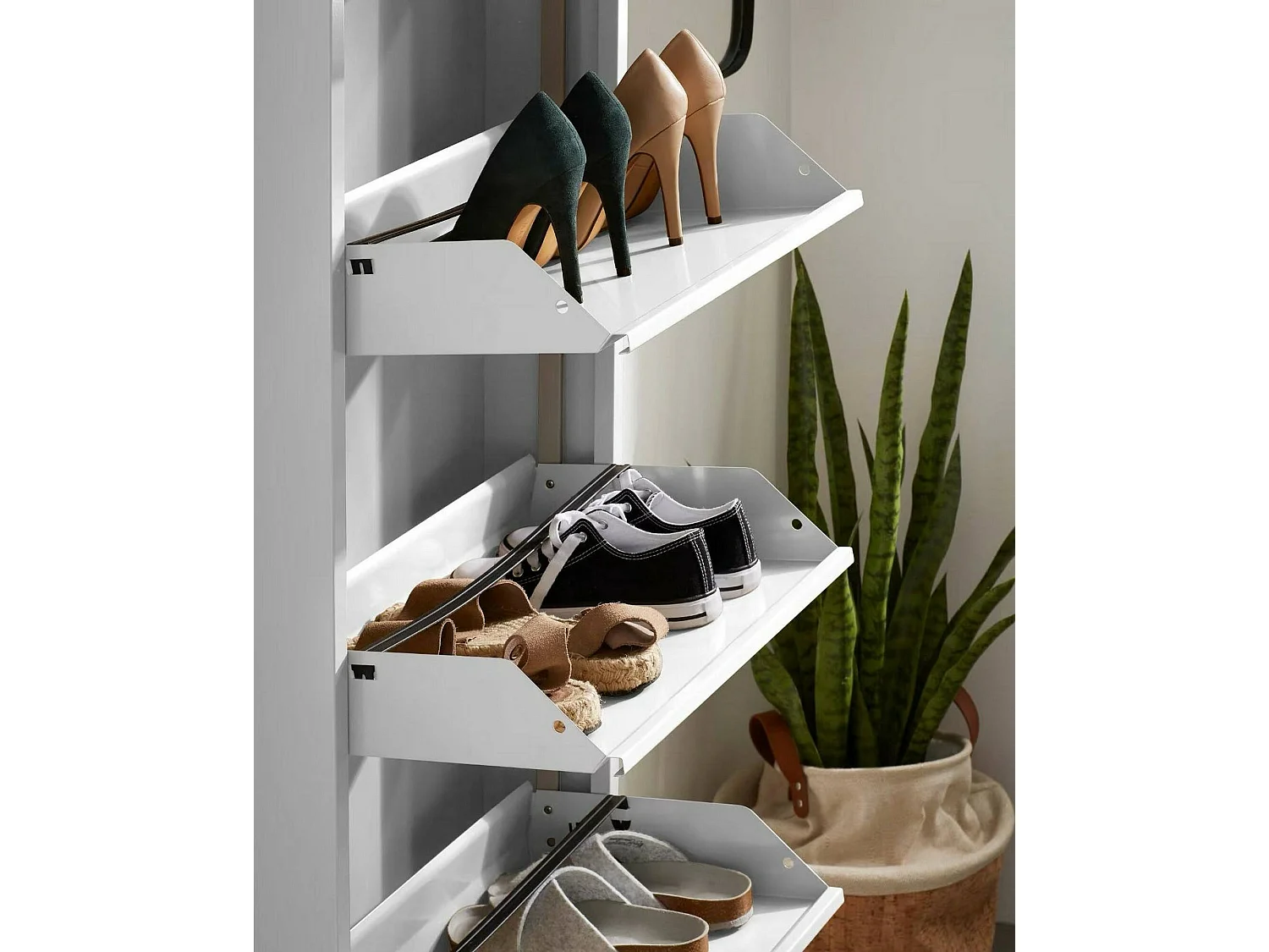 Meuble à chaussures Alginet, Étagère à chaussures peu encombrante, Étagère à chaussures d'entrée, Étagère à chaussures en métal 3 portes, 50x15h103 cm, Blanc