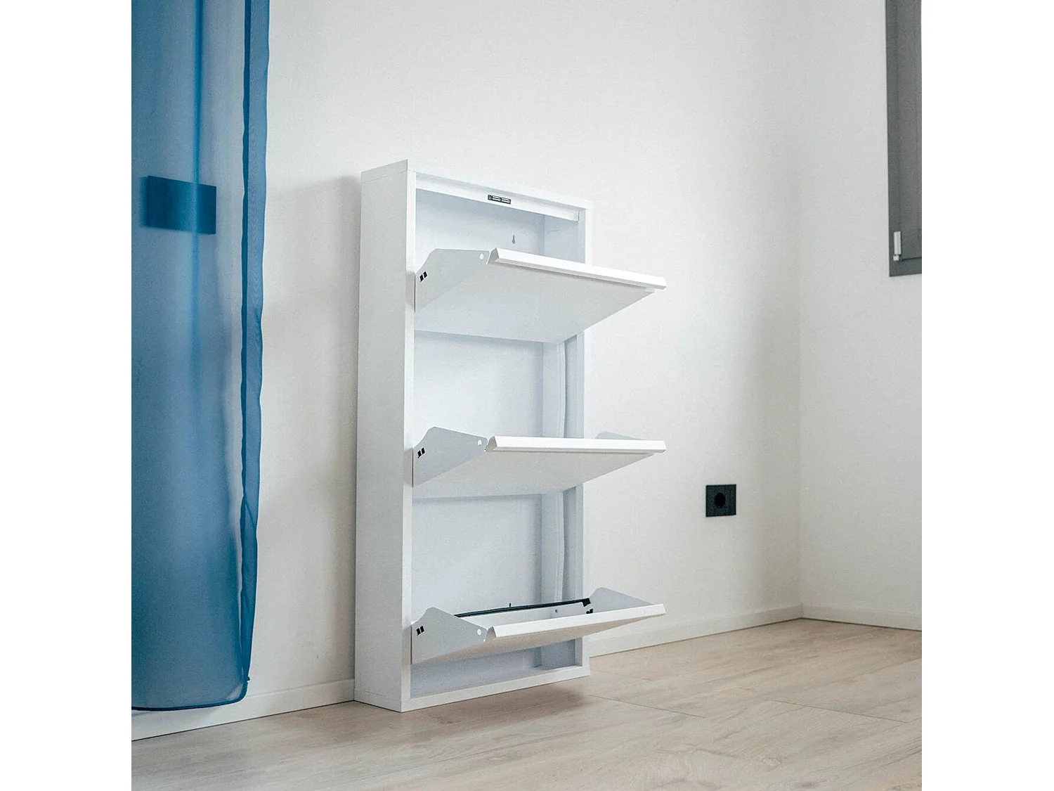 Meuble à chaussures Alginet, Étagère à chaussures peu encombrante, Étagère à chaussures d'entrée, Étagère à chaussures en métal 3 portes, 50x15h103 cm, Blanc