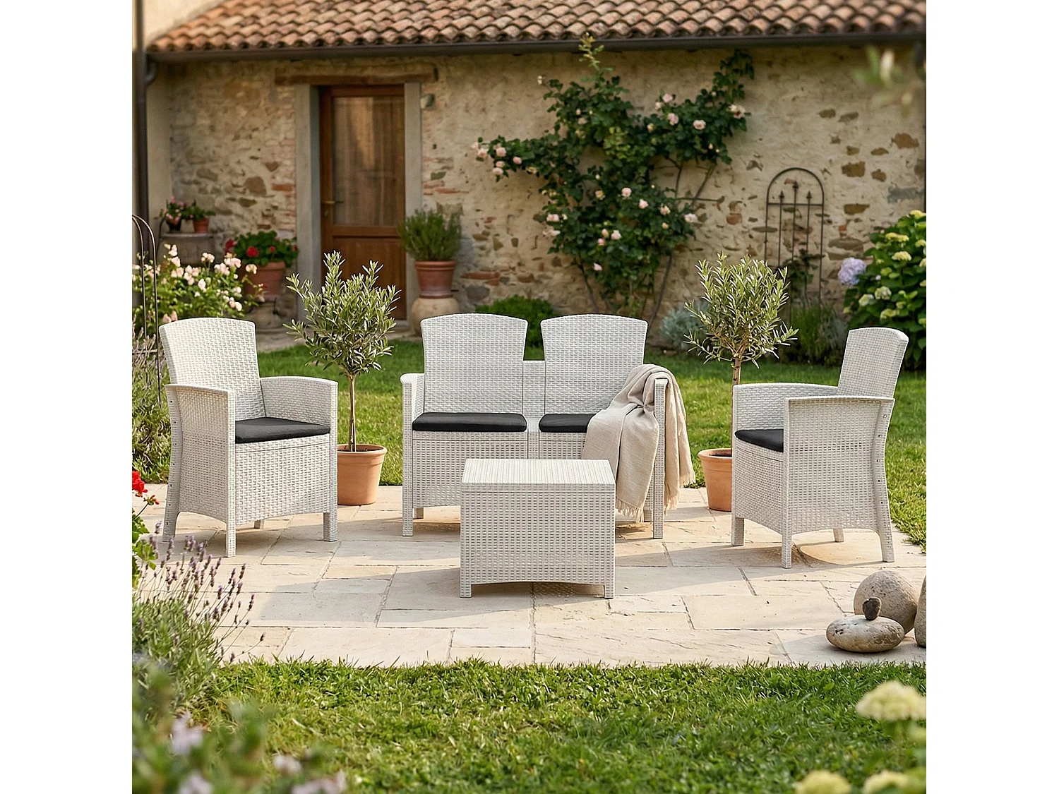 Ensemble de salon d'extérieur Dmorat, Salon de jardin avec coussins, Salon d'intérieur effet rotin, 100% Made in Italy, Blanc