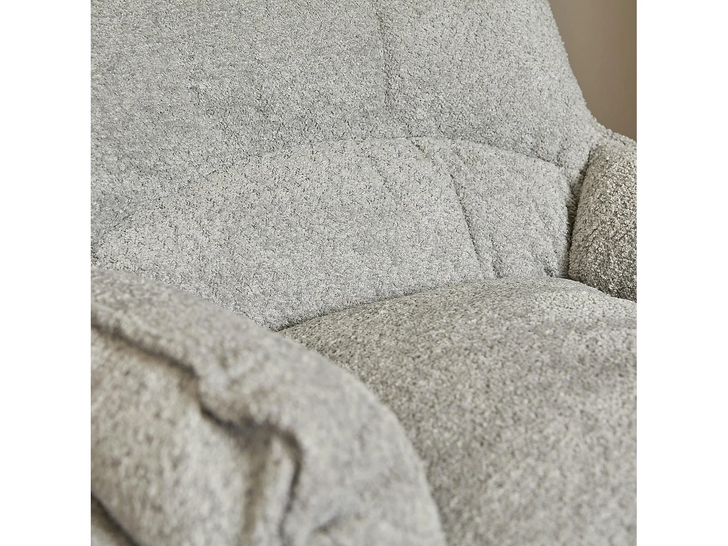 Fauteuil pivotant gris clair en tissu bouclette BELORA