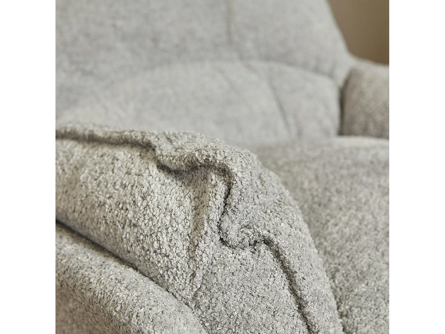 Fauteuil pivotant gris clair en tissu bouclette BELORA