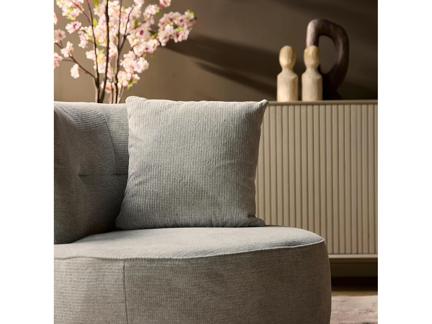 Fauteuil pivotant rond gris clair avec coussin assorti BELORA
