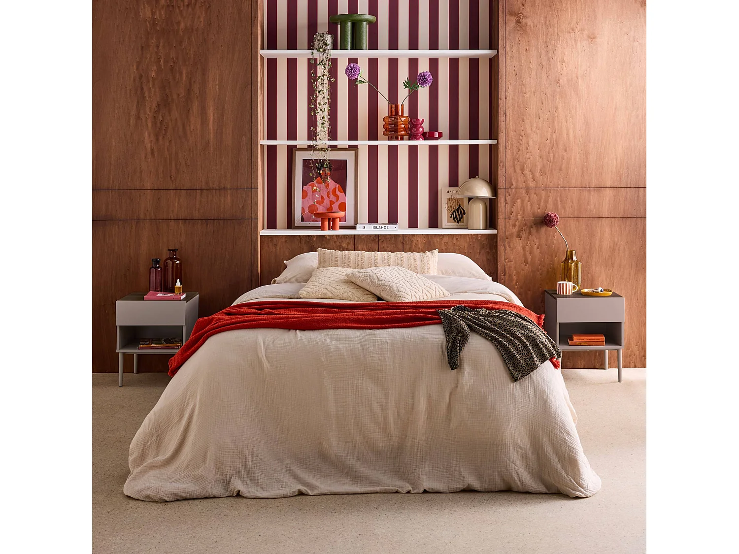 Lot de deux tables de chevet métal et décor bois 1 porte 1 niche gris et noyer - Ashton